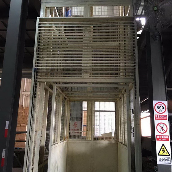 垂直提升機(jī)